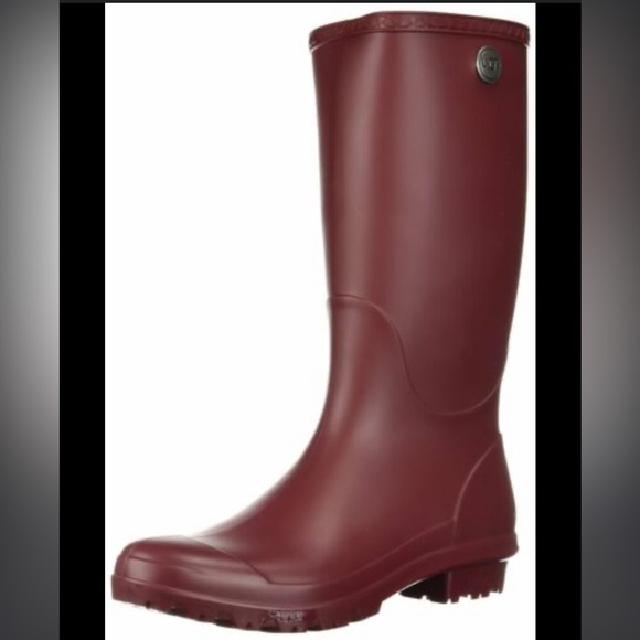 UGG Shoes - Ugg Shelby Matte Rain Boots Women’s size 9